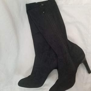 Issac mizrahi mid calf black heeled boots